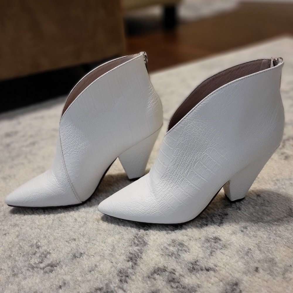 Chinese Laundry - white reptile booties